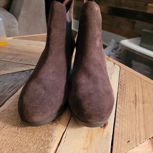 Crocs Womans Leigh Wedge Comfort Chelsea Suede Ankle Brown bootie boots